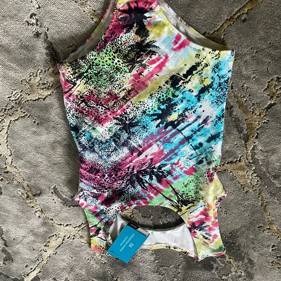 New One piece Swimsuit - Picture 6 of 7